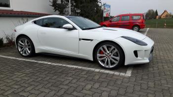 Jaguar F-Type in Weiß